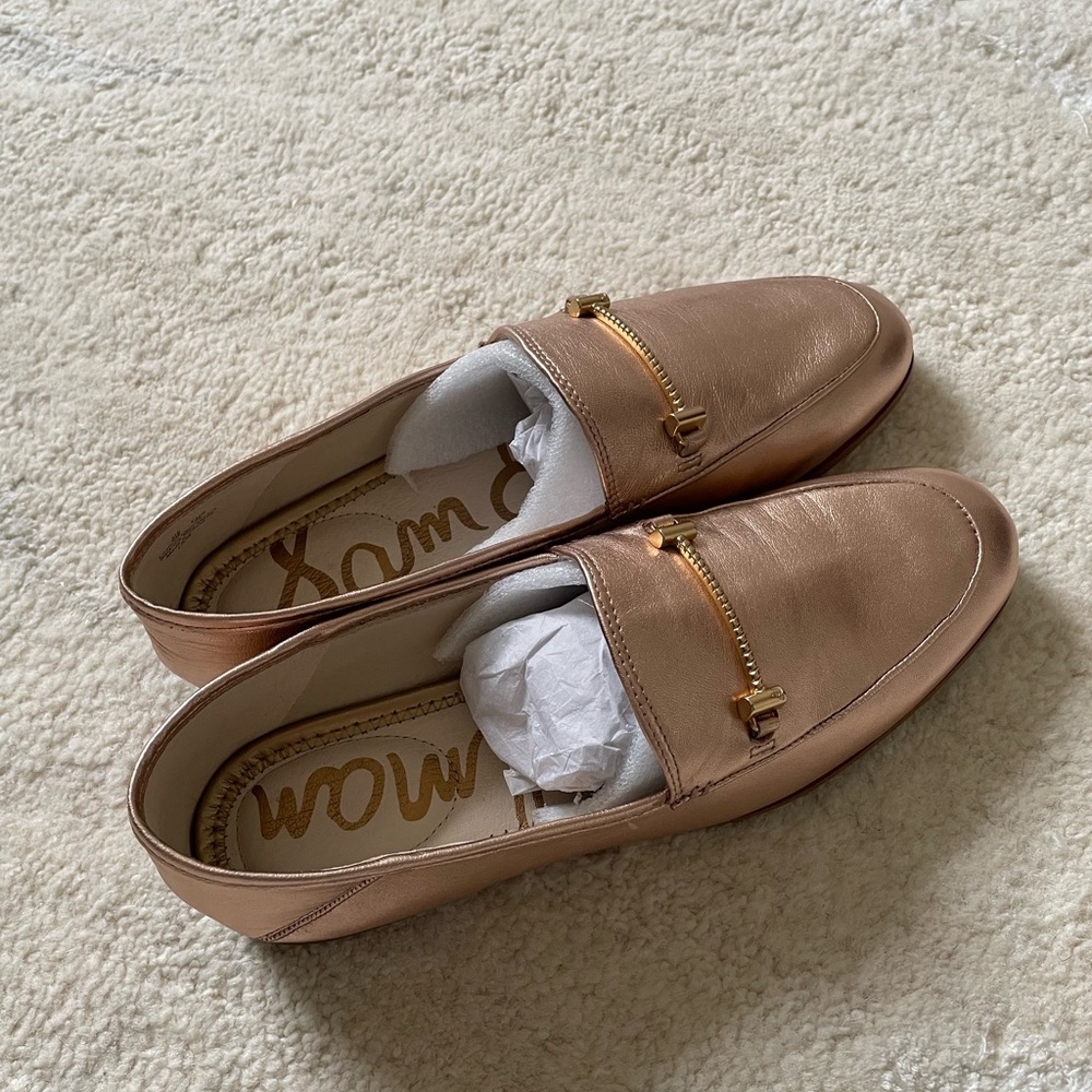 Sam Edelman - BRAND NEW - Rose Gold loafers with gold accents. Size:8
